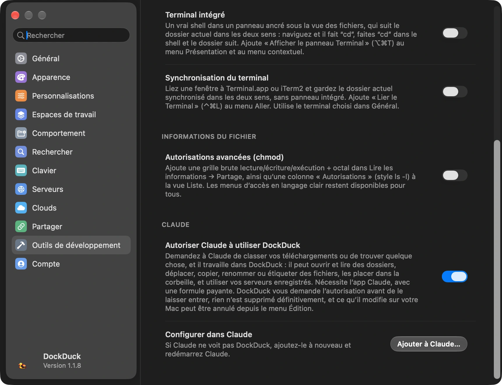 Activez Autoriser Claude à utiliser DockDuck: Ouvrez les Réglages de DockDuck avec le raccourci, choisissez Outils de développement et faites défiler jusqu’à Claude, tout en bas. Activez Autoriser Claude à utiliser DockDuck. Ce seul interrupteur ajoute aussi DockDuck à l’app Claude : il n’y a aucun fichier à modifier et rien à installer.