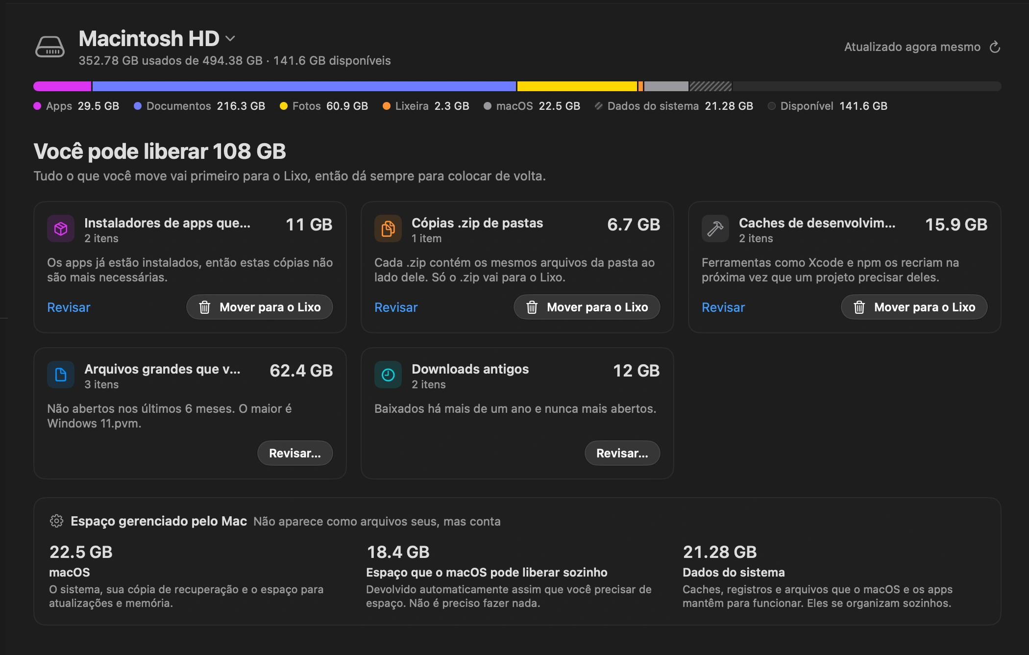 Leia as sugestões: O DockDuck lista o que é seguro remover: downloads que você não abre há um ano, instaladores de apps que já tem, cópias zip de pastas que ainda guarda, arquivos grandes intocados há seis meses, e caches que as ferramentas de desenvolvimento reconstroem sozinhas.